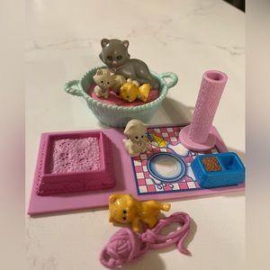 Vintage 1992 Littlest Pet Shop Mommy and Baby Kittens playset